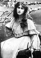 Phyllis Dare